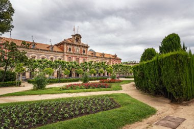  Parlamento Palau del Parlament de Catalunya 'yı Parc de la Ciutadella' da (Citadel Park) inşa etmektedir. Barselona, İspanya, 13.05.2018