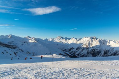 Ischgl, Avusturya Kayak Resort'ta akşam Alp Dağları Panoraması.