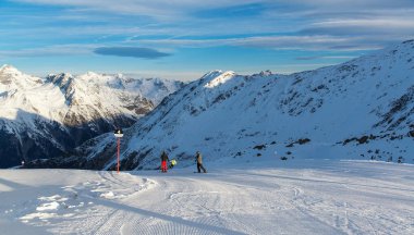 Ischgl, Avusturya Kayak Resort'ta akşam Alp Dağları Panoraması.
