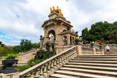 Parc de la Ciutadella, Barselona, İspanya, 13 Mayıs 2018 havuza merdiven