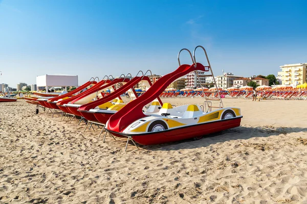 Emilia-Romagna, Italië, boten op het strand. Het beroemde resort van Rimini — Stockfoto