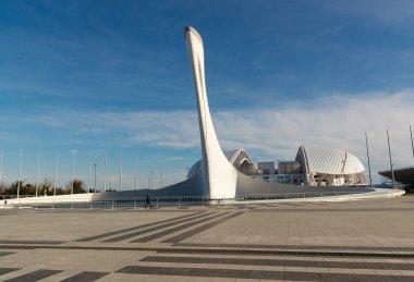 Olimpiyat alev kase ve Olympic Park şehir Sochi, Rusya-31 Fisht Futbol stadyumunda 2019 Mart.