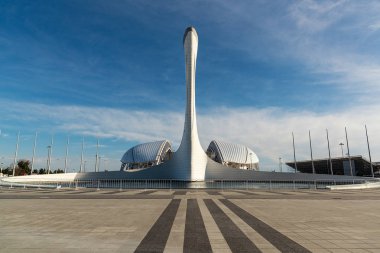 Olimpiyat alev kase ve Olympic Park şehir Sochi, Rusya-31 Fisht Futbol stadyumunda 2019 Mart.
