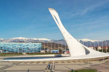 Olimpiyat meşalesinin kase ve buz pateni pisti şehir Sochi, Rusya-31 Olimpiyat parkta Mart 2019.