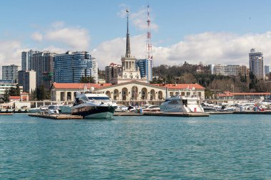 Soçi 'de Yatlar ile Liman Panoraması, Rusya-30 Mart, 2019.