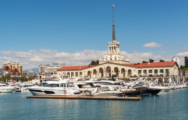 Soçi 'de Yatlar ile Liman Panoraması, Rusya-30 Mart, 2019.