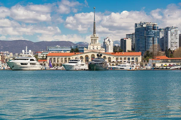 Panorama of the port with yachts in Sochi, Russia - March 30, 2019.. — Stock Photo, Image