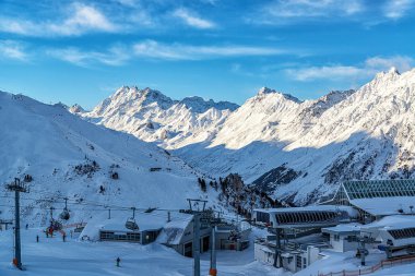 Ischgl, Avusturya Kayak Resort'ta akşam Alp Dağları Panoraması.