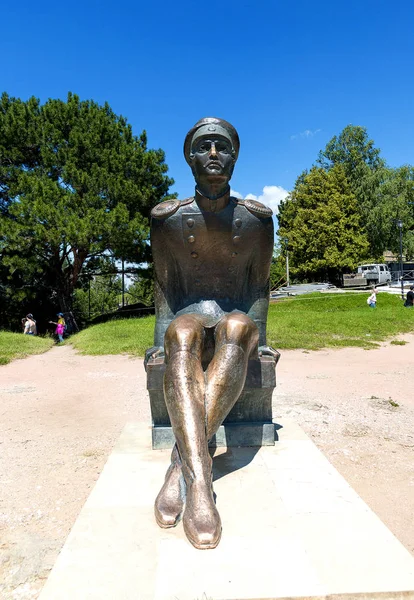 Monumento al poeta Lermontov nel Parco Nazionale di Kislovodsk, Russia - 27 luglio 2019 . — Foto Stock