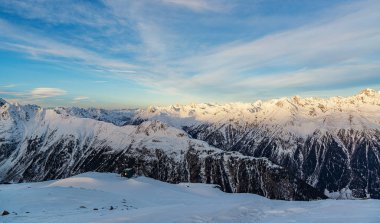 Ischgl, Avusturya Kayak Resort'ta akşam Alp Dağları Panoraması