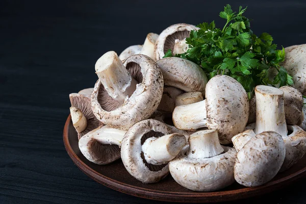 Raw mushrooms, raw champignons, champignons on a table — Stock Photo, Image