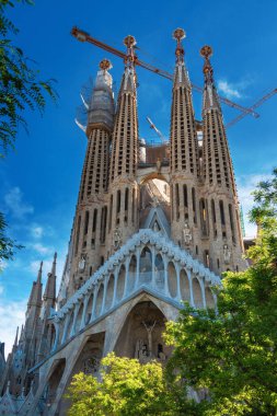 Barselona, İspanya - 15 Mayıs 2018: La Sagrada Familia Katedrali. Mimar Antonio Gaudi tarafından tasarlandı ve 1882 'den beri inşa ediliyor..