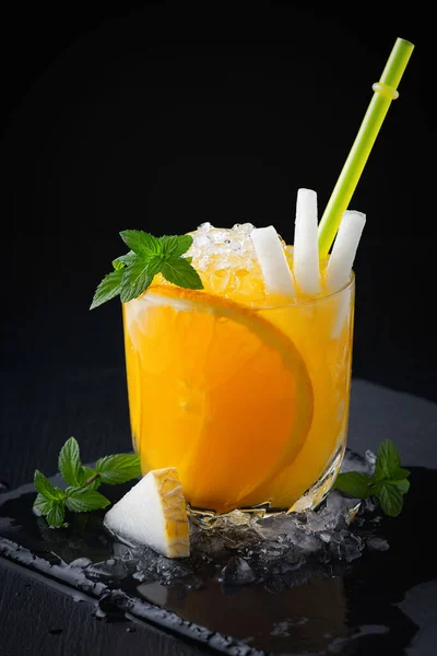 Cocktail Melão Com Rum Laranja — Fotografia de Stock