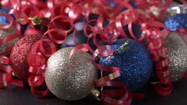 Fond de Noël de serpentine et balles