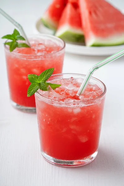 Zomer Koude Drank Met Watermeloen Munt Een Houten Achtergrond — Stockfoto