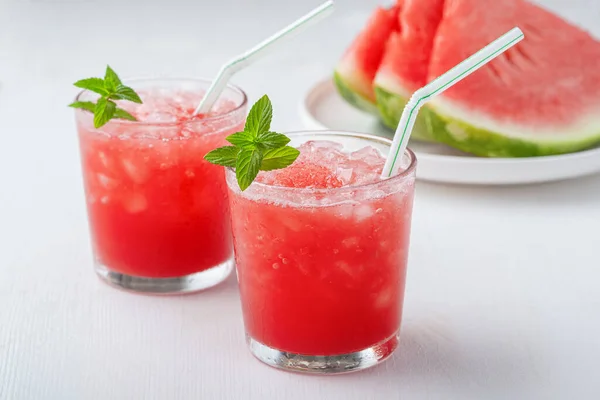 Zomer Koud Drankje Met Watermeloen Munt Een Houten Achtergrond Kopieerruimte — Stockfoto