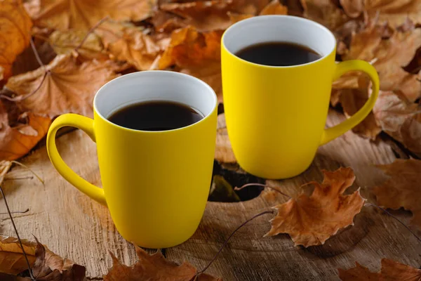 Outono Ainda Vida Com Uma Xícara Café Folhas Caídas — Fotografia de Stock