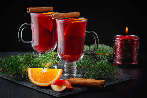 Glühwein Für Winter Und Weihnachten Mit Köstlichen Orangen Und Gewürzen — Stockfoto