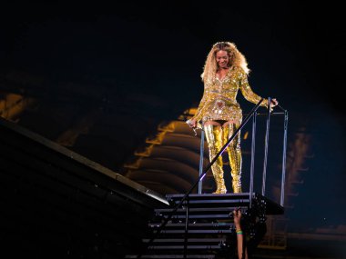 Roma İtalya, 8 Temmuz 2018, Beyonce ve Jay-Z Otrii Olimpico Stadyumu'nda canlı konser: şarkıcılar konser sırasında Carters