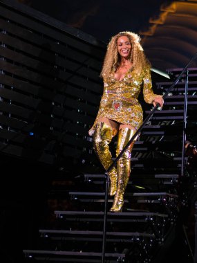 Roma İtalya, 8 Temmuz 2018, Beyonce ve Jay-Z Otrii Olimpico Stadyumu'nda canlı konser: şarkıcılar konser sırasında Carters
