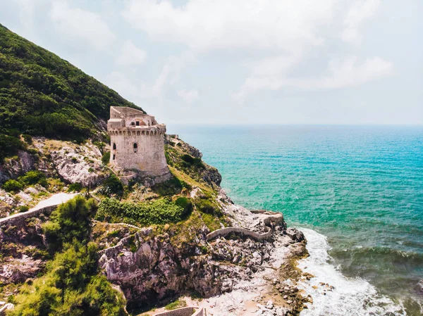 Beautiful scene, old building. Ancient defense tower on mountain in the Mediterranean sea. Paola tower is placed on Circeo promontory of Sabaudia, Italy. View from drone, aerial. — Stock Photo, Image