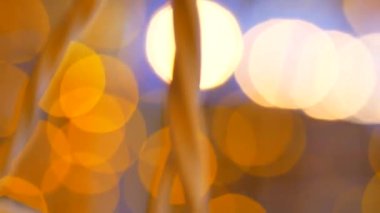 Sarı bokeh parlayan ile arka plan parıldıyor.