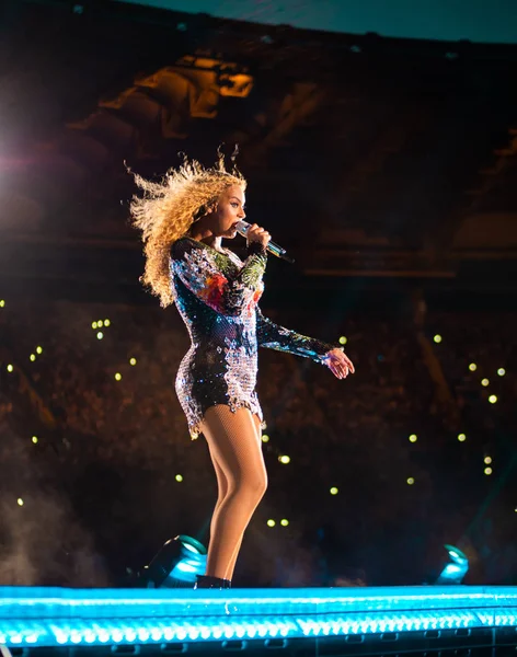 Rome Italy, 8 July 2018 , Live concert of Beyonce and Jay-Z OTRII at the Olimpico Stadium : the singer Beyonce during the concert. — Stock Photo, Image