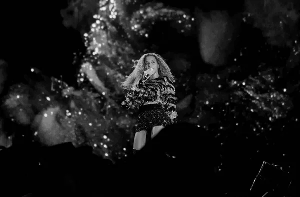 Rome Italy, 8 July 2018 , Live concert of Beyonce and Jay-Z OTRII at the Olimpico Stadium : the singer Beyonce during the concert. — Stock Photo, Image