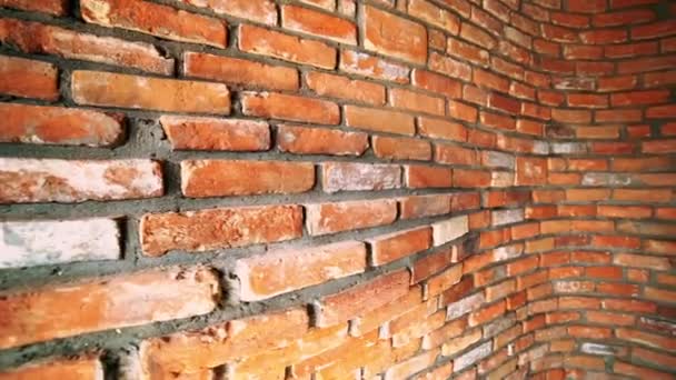 Unusual wall made of vintage red brick in modern loft. The camera moves from left to right. Concept of creative construction works. Slow motion. — Stock Video