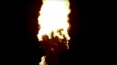 Siyah arka plan üzerinde 4 epik yangın alevler seti. Video efektleri, dijital birleştirme oluşturmak için harika. Alev makinesi veya yangın gösterisi kavramı