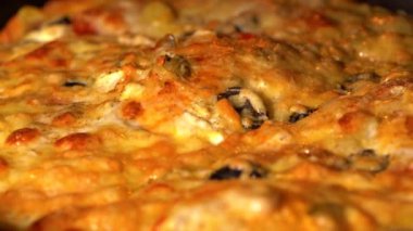 Peynir pizza fırın ısı erir. Pişirme, zaman atlamalı 4k