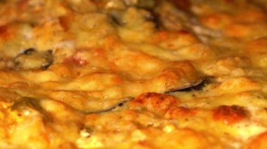 Peynir pizza fırın ısı erir. Pişirme, zaman atlamalı 4k