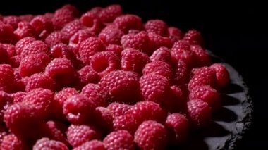 Lezzetli tatlı meyve. Olgun ahududu dönüşümlü arka plan. Meyveler antioksidanla dolu. Düzgün vejetaryen gıdası. Sağlıklı yaşam tarzı kavramı.