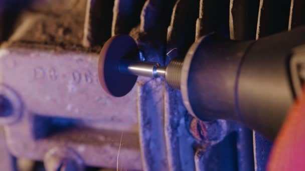 Close-up of worker grinds down metal with a grinder at construction plant. Industrial production, locksmith industry concept. Sparks from grinding wheel. — Stock Video