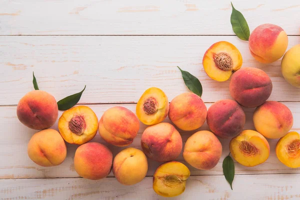 Lot Fresh Peaches White Table — Stock Photo, Image