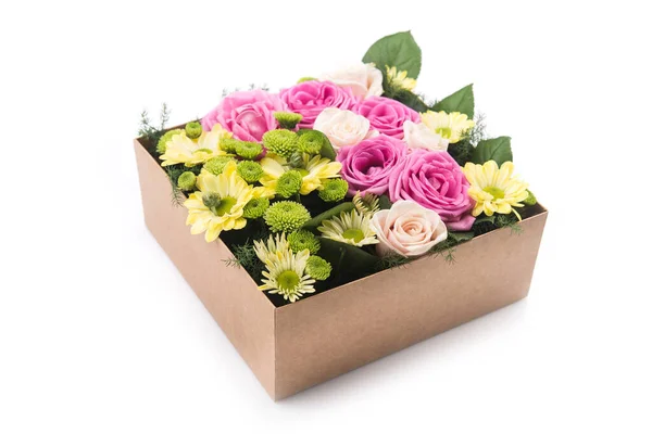 Bloemen Geschenkdoos Geïsoleerd Witte Achtergrond — Stockfoto