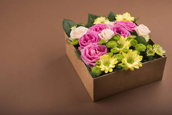 Gift Box Flowers Vintage Brown Background — Stock Photo, Image