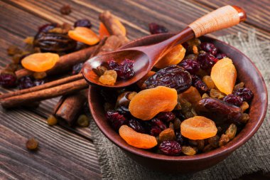 Kil kasede kurutulmuş meyve karışımı. sağlıklı gıda geçmişi