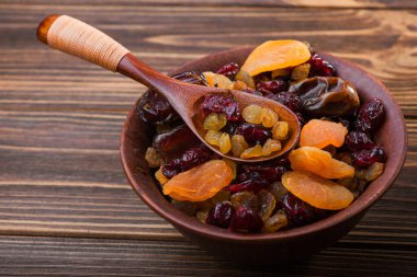 Kil kasede kurutulmuş meyve karışımı. sağlıklı gıda geçmişi