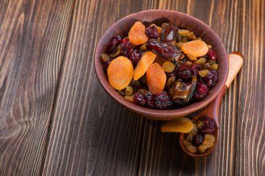 Kil kasede kurutulmuş meyve karışımı. sağlıklı gıda geçmişi