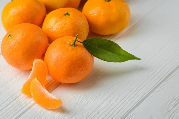 Juicy Fresh Tangerine White Wood Table — Stock Photo, Image