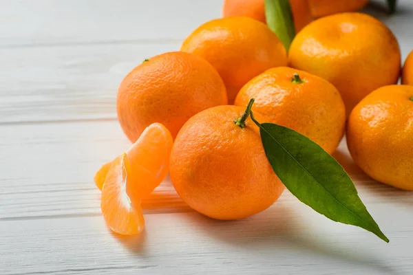 Juicy Fresh Tangerine White Wood Table — Stock Photo, Image