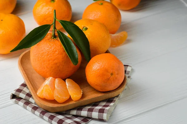 Sappige Verse Mandarijn Witte Houten Tafel — Stockfoto