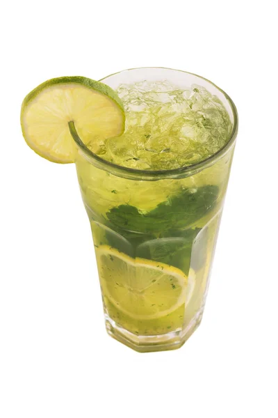 Mojito Cocktail Met Limoen Munt Geïsoleerd Witte Achtergrond — Stockfoto