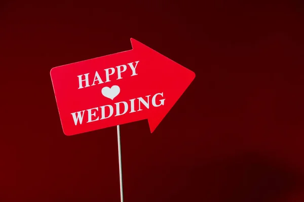 照相亭的道具用于仪式 婚礼背景上的红色箭头或箭头 — 图库照片