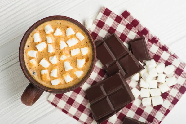 Xícara Cacau Quente Com Marshmallows Chocolate Mesa Branca — Fotografia de Stock