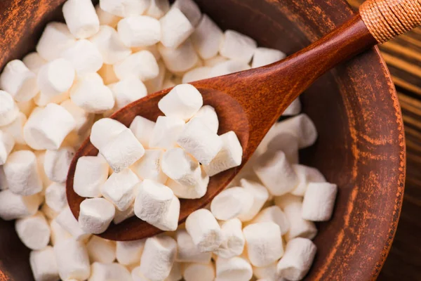 Malvavisco Dulce Blanco Con Cuchara Madera Mesa —  Fotos de Stock