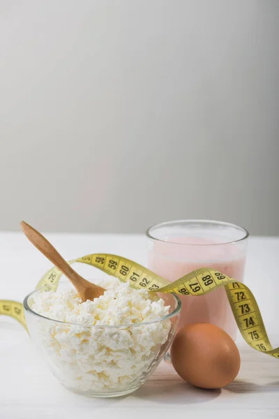 Kolacja Serem Wiejskim Jajkiem Jogurtem Tło Koncepcji Diety — Zdjęcie stockowe