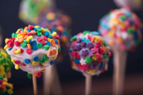 Kolorowe Słodkie Ciasto Pop Cukierki Niebieskim Tle Obraz Stockowy