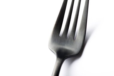 Siyah çatal beyaz arkaplanda izole edildi